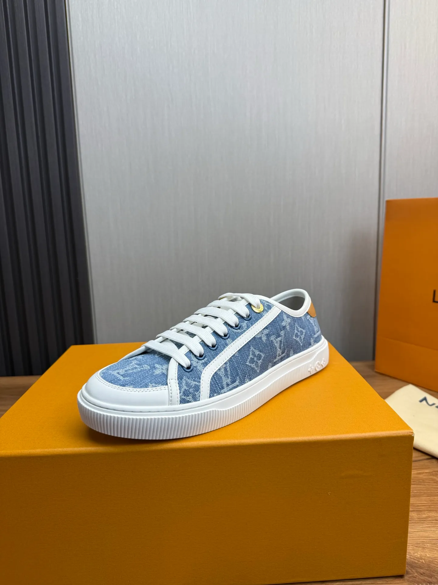 Men's shoes 💰600💰 LV. Hot sale at the counter 🔥Couple canvas shoes 👩‍❤️‍👨 Official website synchronization, original brand printed fabric + original original sole, 36-45 (40 for women, 38.45 for men, custom-made, non-refundable)